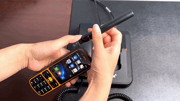 LeSat F4座机终端 关键时刻实现“找得到人